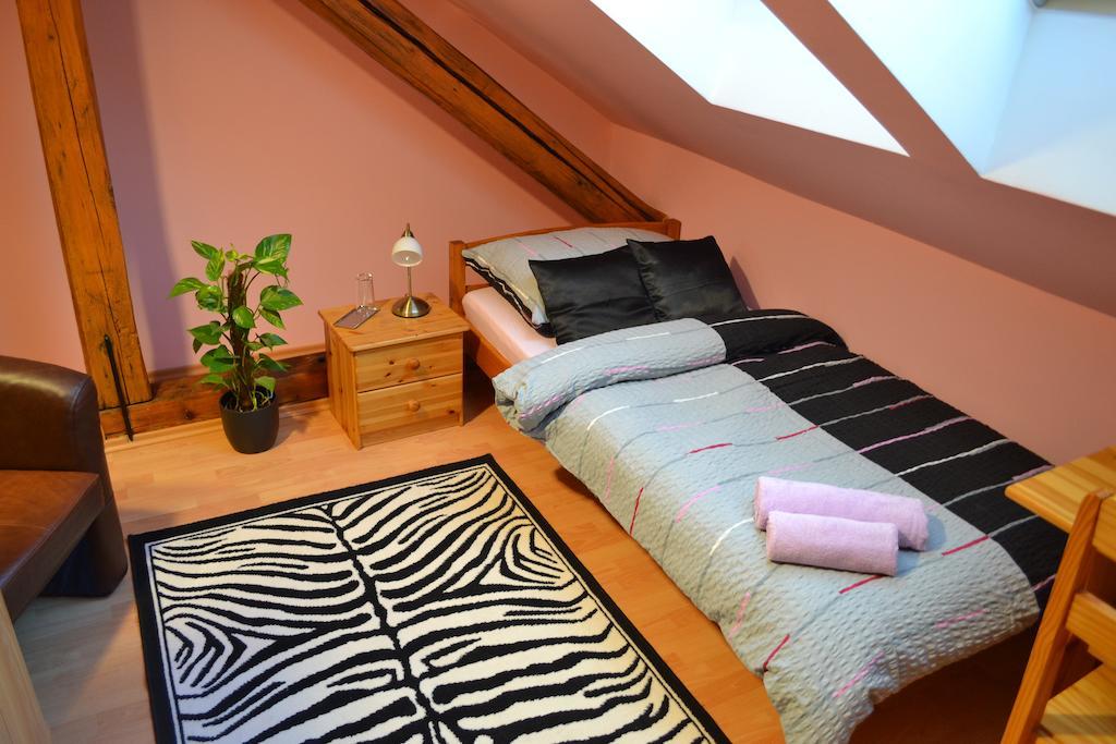 Hotel Byron Zlaté Moravce Habitación foto