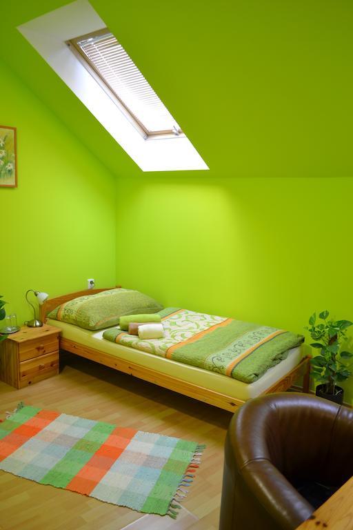 Hotel Byron Zlaté Moravce Habitación foto