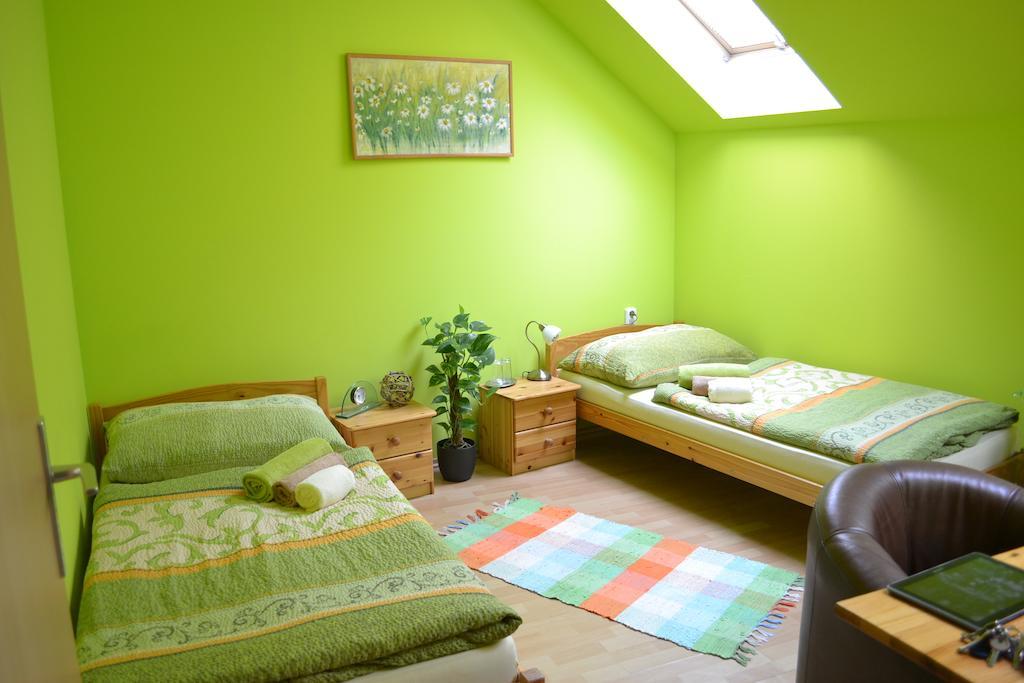 Hotel Byron Zlaté Moravce Habitación foto