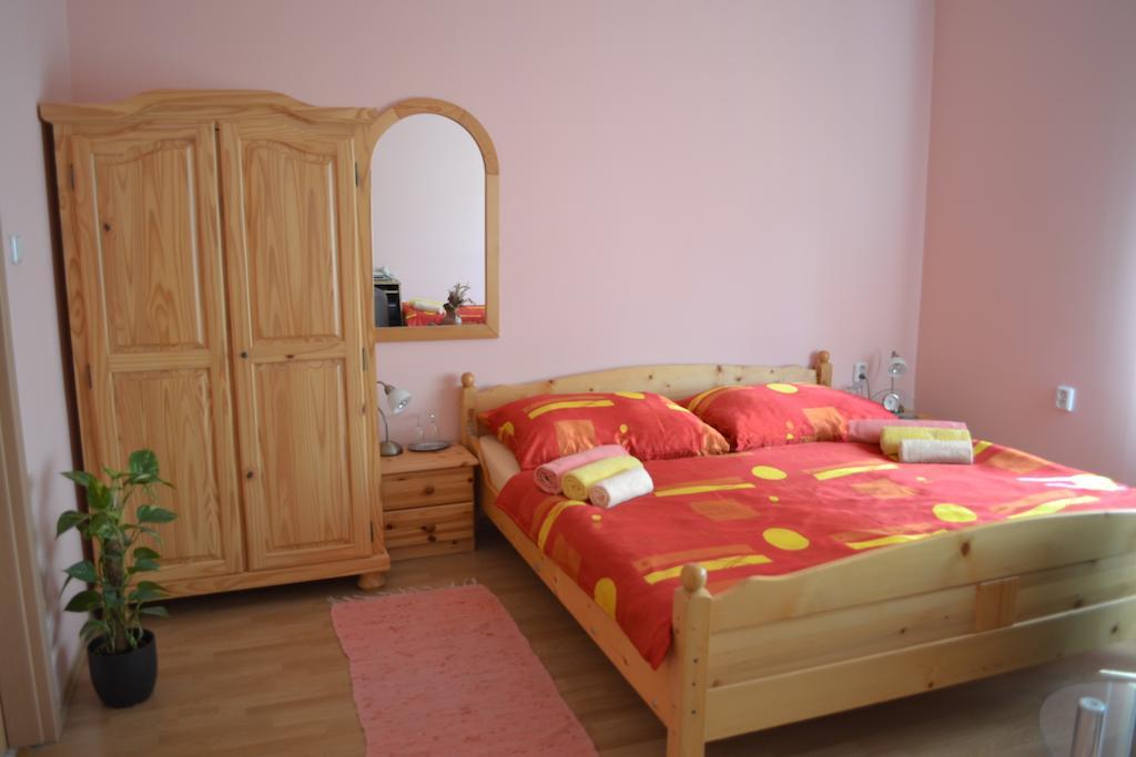 Hotel Byron Zlaté Moravce Habitación foto
