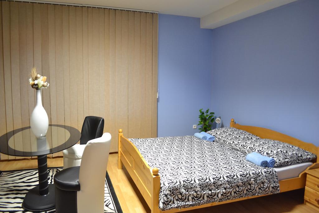 Hotel Byron Zlaté Moravce Habitación foto