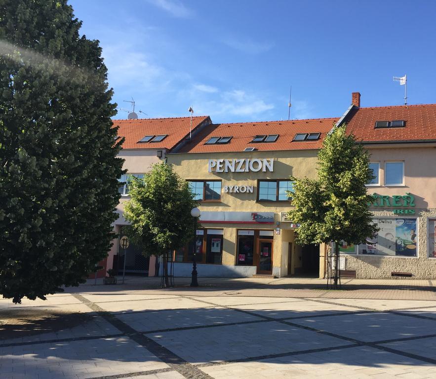 Hotel Byron Zlaté Moravce Exterior foto